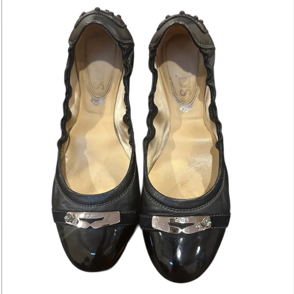 Tod’s Black Patent Leather Flats with Silver Buckle. Size 38,5